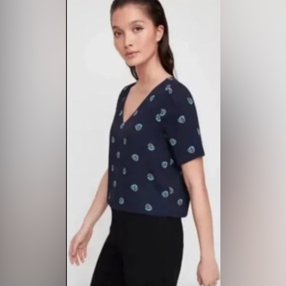 NWOT Aritzia Babaton Cropped Short Sleeve Randy Blouse Light Patterned - Picture 8 of 9